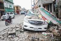 Smrtící zemětřesení na Haiti: Přes 1400 mrtvých, mnoho lidí je stále pod sutinami