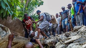 Zemětřesení na Haiti si vyžádalo stovky obětí.