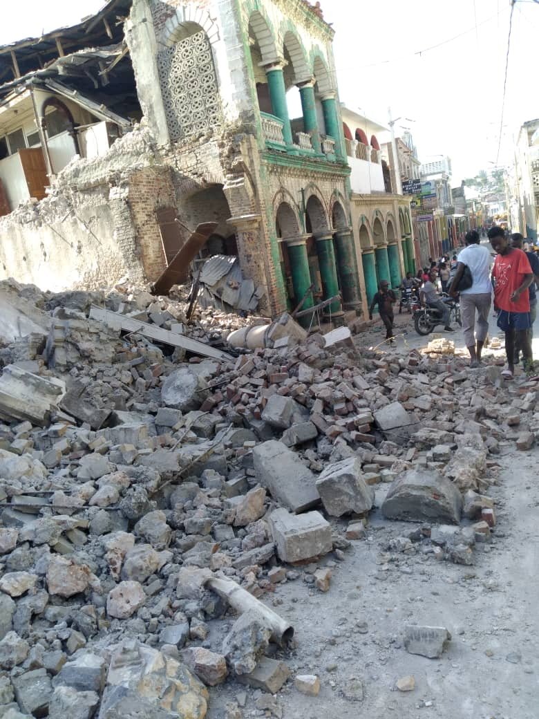 Zemětřesení na Haiti napáchalo obří škody.