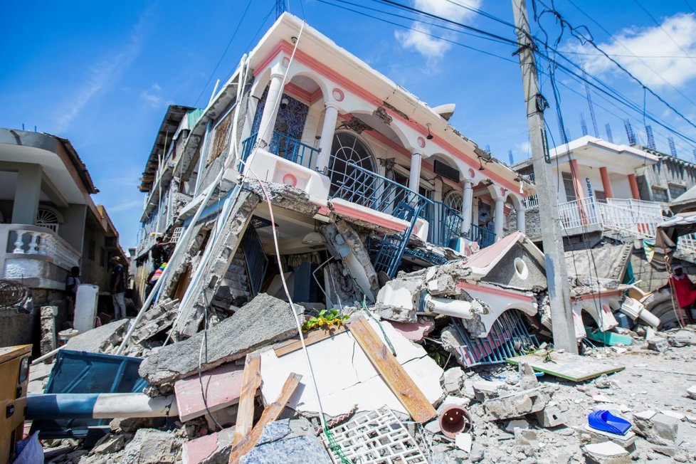 Zemětřesení na Haiti napáchalo obří škody.