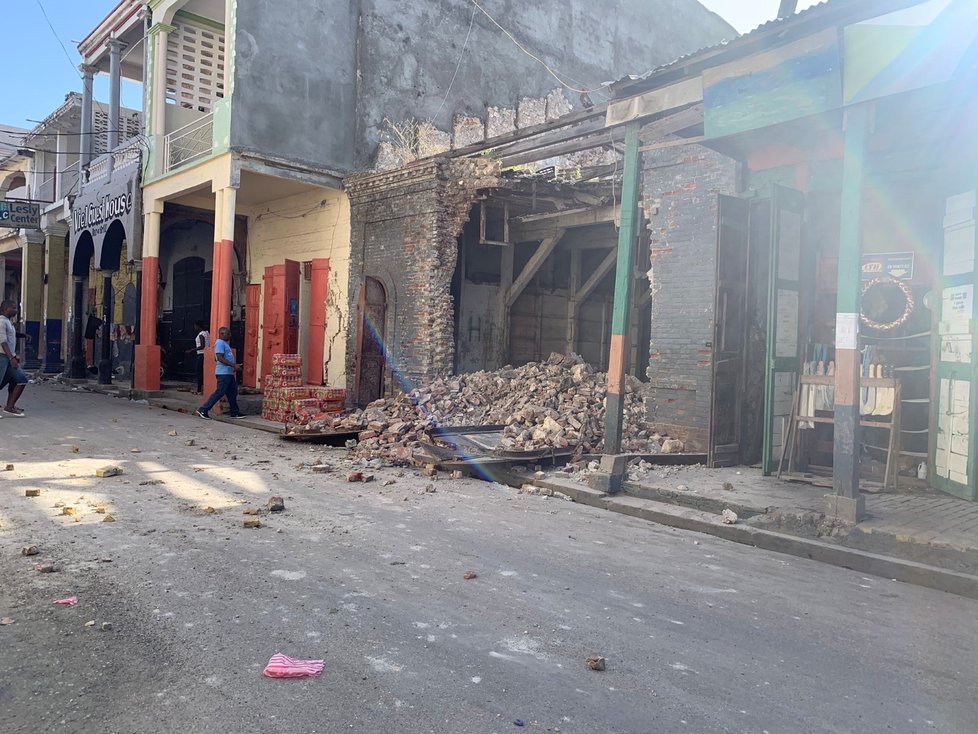 Zemětřesení na Haiti napáchalo obří škody.