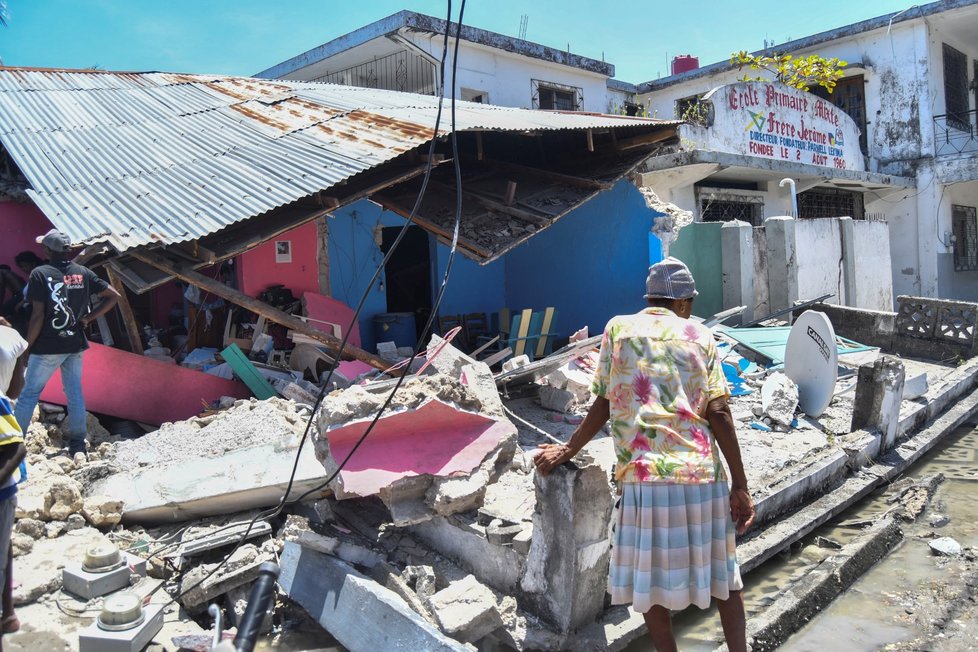 Zemětřesení na Haiti si vyžádalo stovky obětí.