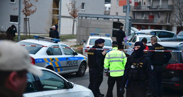 Policisté prověřují oznámení o zranění na pražských Hájích, kde se mělo střílet.