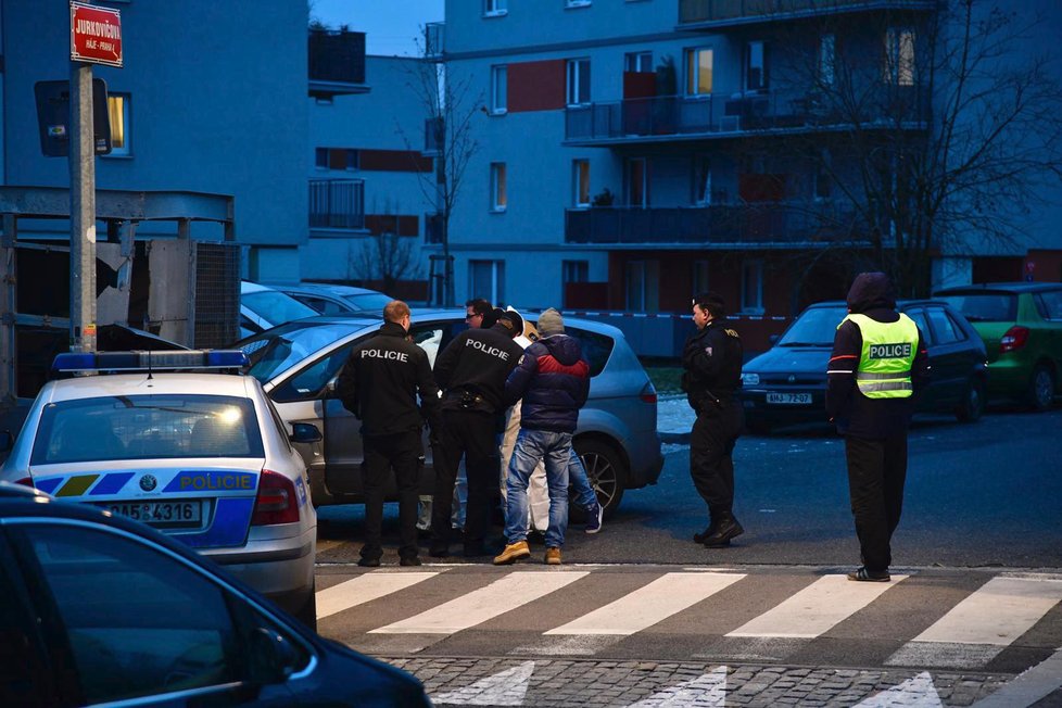 Policisté prověřují oznámení o zranění na pražských Hájích, kde se mělo střílet.