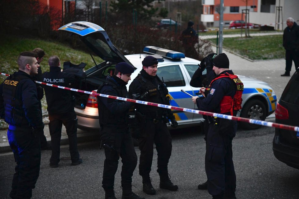 Policisté prověřují oznámení o zranění na pražských Hájích, kde se mělo střílet.