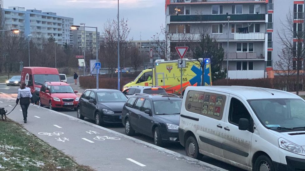 Policisté na pražských Hájích vyšetřují oznámení o zranění, na místě se mělo střílet.