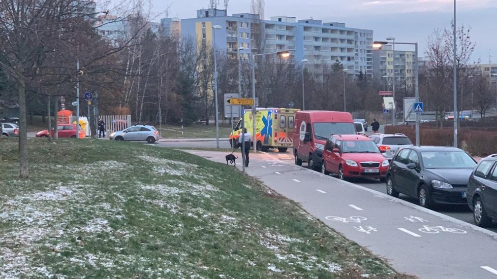 Policisté na pražských Hájích vyšetřují oznámení o zranění, na místě se mělo střílet.