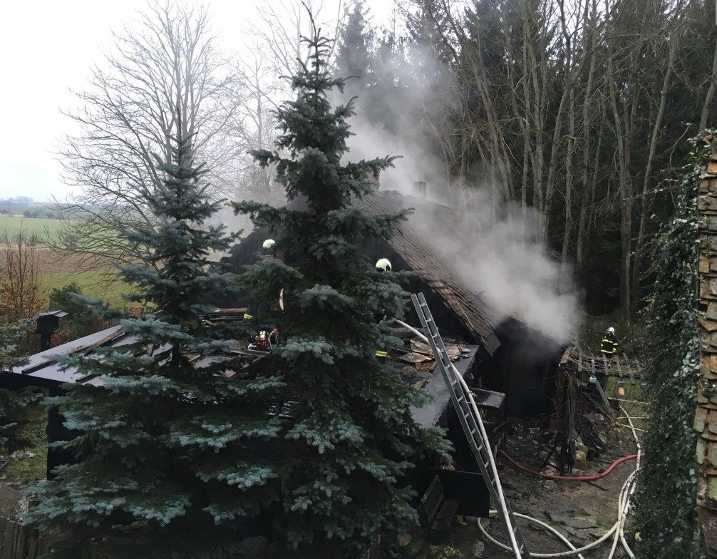 Vyhořelá hájenka na Táborsku.