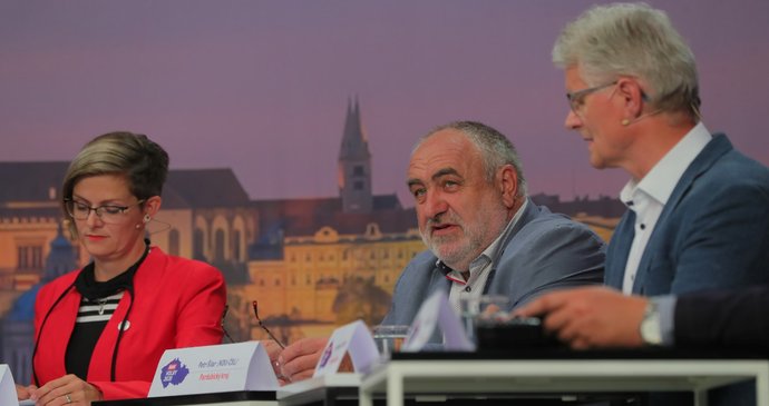 Krajská debata Blesk Zpráv o zemědělství a průmyslu (24. 9. 2020): Zleva Hana Hajnová (Piráti), Petr Šilar (KDU-ČSL) a Herbert Pavera (TOP 09)