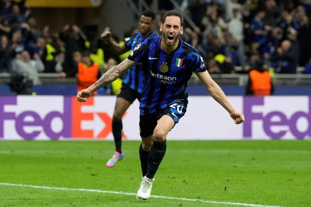 Hakan Calhanoglu proměnil v odvetě proti Barceloně důležitou penaltu Hakan Calhanoglu proměnil v odvetě proti Barceloně důležitou penaltu