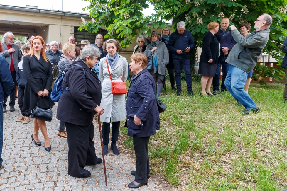 Na domě manželů Hakonových na pražských Hřebenkách byla odhalena pamětní deska na jejich počest