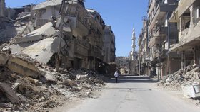 Zničené domy a všudypřítomná smrt v Sýrii.