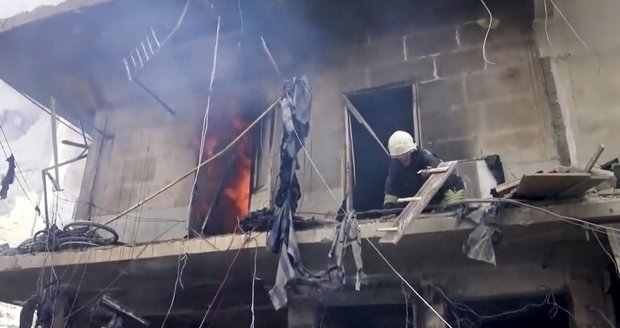 Dvě mrtvé děti a 30 zraněných: Ruská letadla prý zaútočila na tábory v Sýrii 