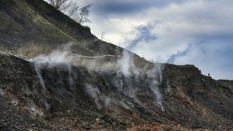 Spor o hořící haldu v Ostravě eskaluje. Státní podnik žádá prověření ministerstva Spor o hořící haldu v Ostravě eskaluje. Státní podnik žádá prověření ministerstva