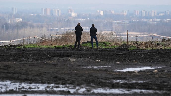 Stoletá halda Heřmanice je výsypka bývalého černouhelného Dolu Heřmanice a Dolu František, která během desetiletí narostla do výše 30 metrů. Stoletá halda Heřmanice je výsypka bývalého černouhelného Dolu Heřmanice a Dolu František, která během desetiletí narostla do výše 30 metrů.
