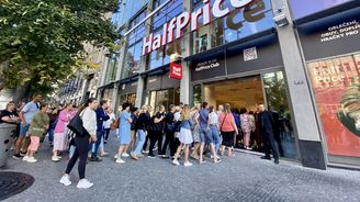 HalfPrice chce napodobit úspěch Primarku. Na Václaváku otevřel svoji největší prodejnu