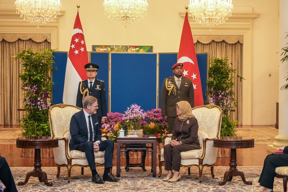 Premiér Petr Fiala při setkání s prezidentkou Singapuru Halimah Yacobovou (20.4.2023)