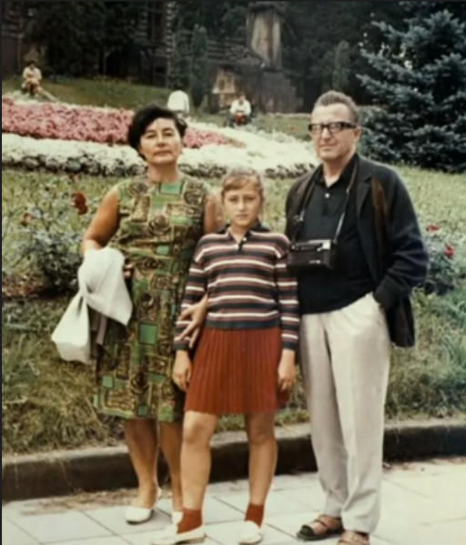 Malá Halina Pawlowská s rodiči
