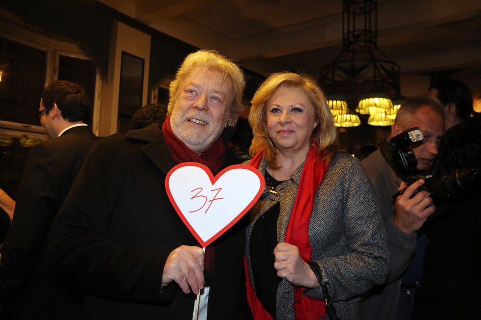 O knihu Haliny Pawlowské měl zájem i herec Jan Kanyza s manželkou Žofií.