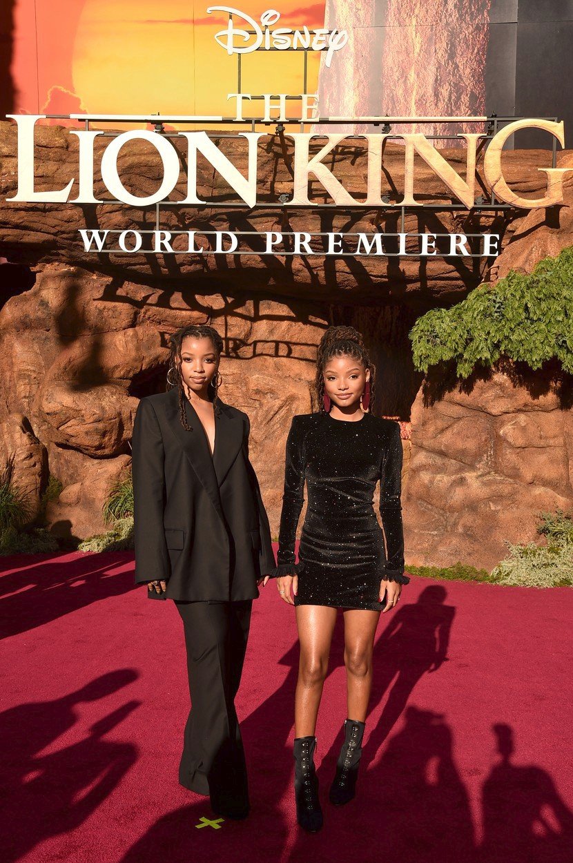 Halle Bailey se sestrou Chloe na premiéře Lvího krále