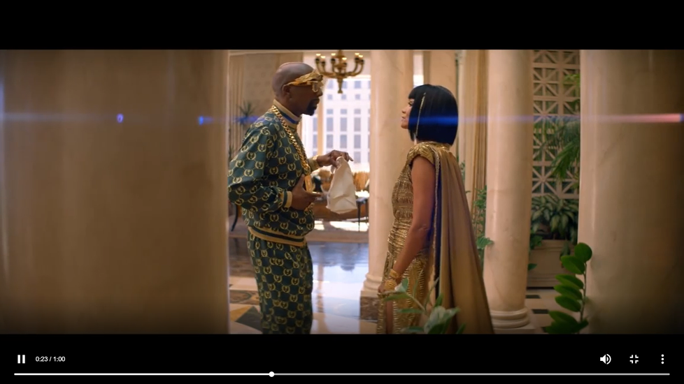 Reklama, ve které si Halle Berry zahrála sexy Kleopatru.