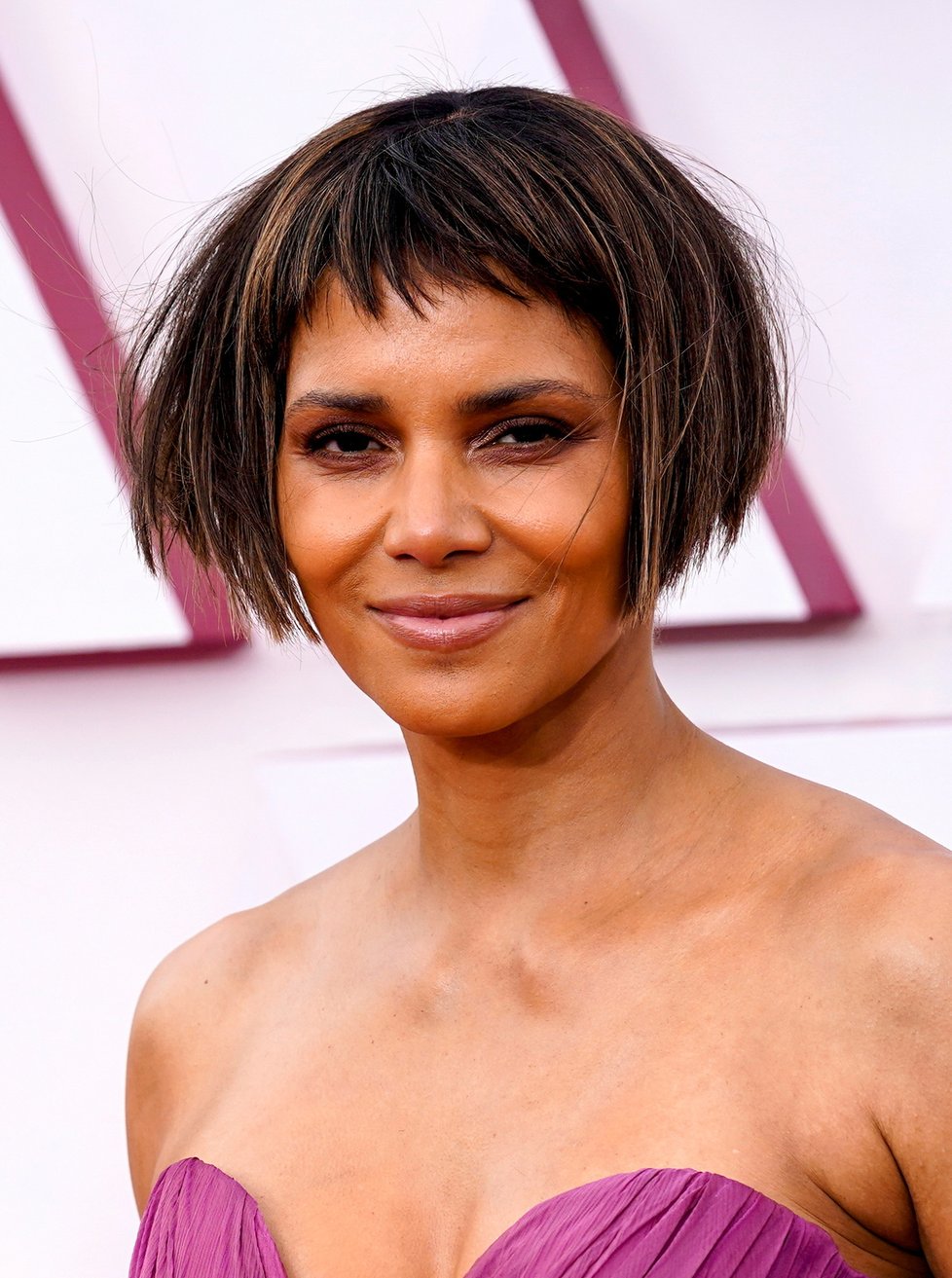 Halle Berry dorazila na Oscary s parukou a nikdo to nepoznal.