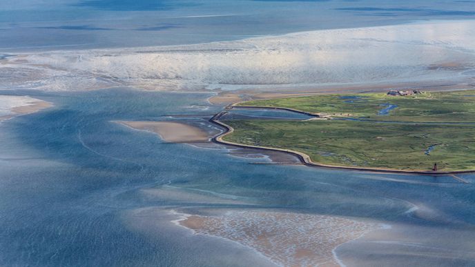 Letecký pohled na ostrovní svět ve Wadenském moři.