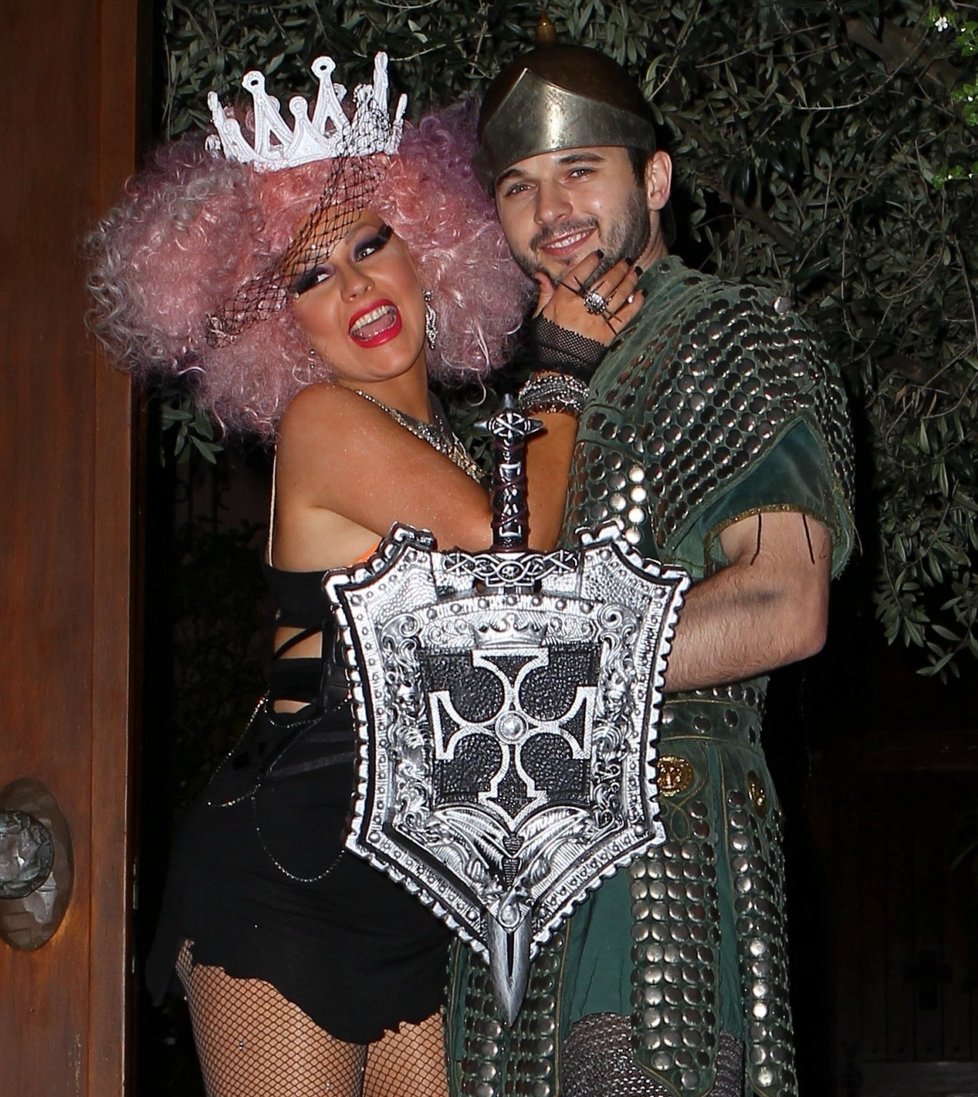 Laciná barová tanečnice Christina Aguilera s partnerem
