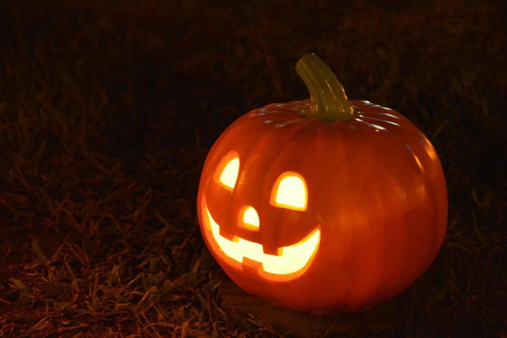 Halloween a dýně: Jak si vyřezat strašidelnou dekoraci