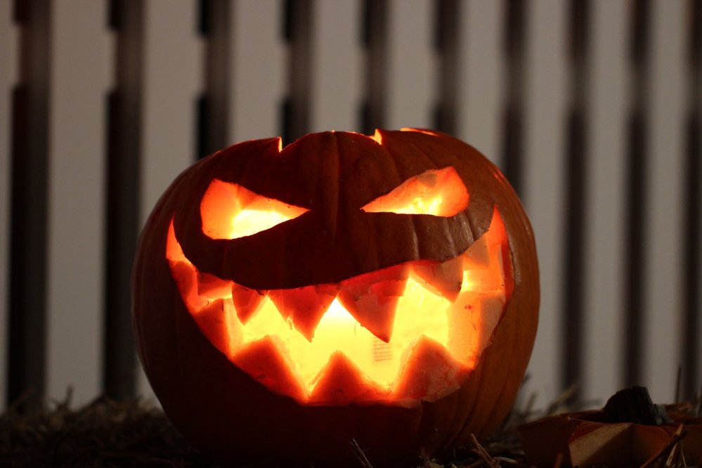 Halloween a dýně: Jak si vyřezat strašidelnou dekoraci