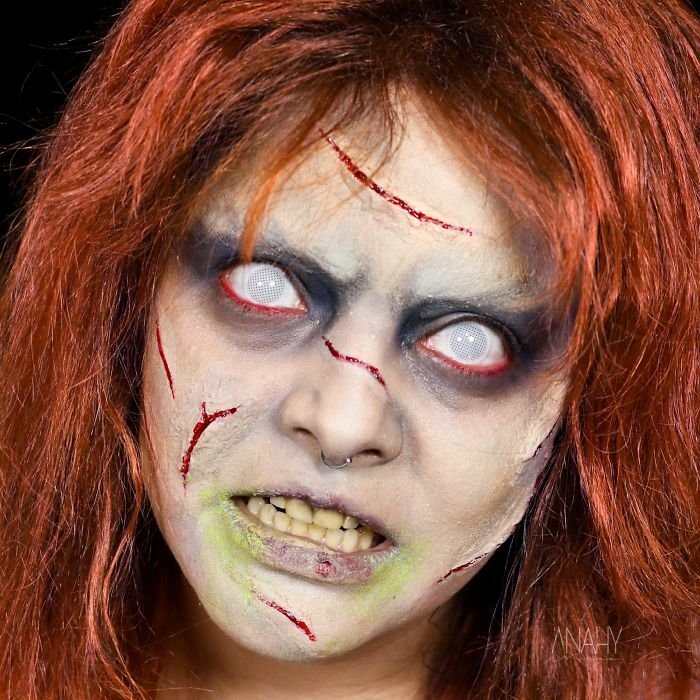 Halloweenské líčení, ze kterého mrazí: Mladá žena se umí proměnit v ty nejhorší hororové postavy