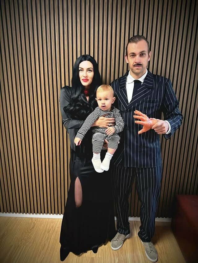 Ruttova rodina Addamsovi se služebnictvem Ruttova rodina Addamsovi se služebnictvem