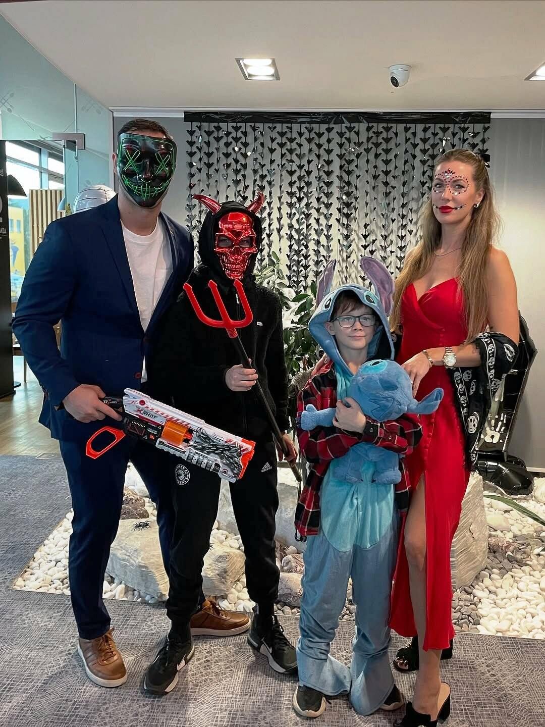 Paní Kundrátková zaujala i v rudých šatech, kde jí to až pekelně slušelo! Paní Kundrátková zaujala i v rudých šatech, kde jí to až pekelně slušelo!