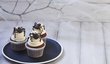 Cupcake je malý dortík o velikosti čajového šálku, odtud pochází jeho název