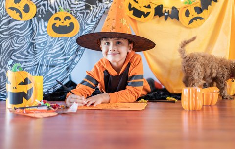 Halloweenské dekorace z papíru, které zabaví malé i velké. Máme skvělé tipy