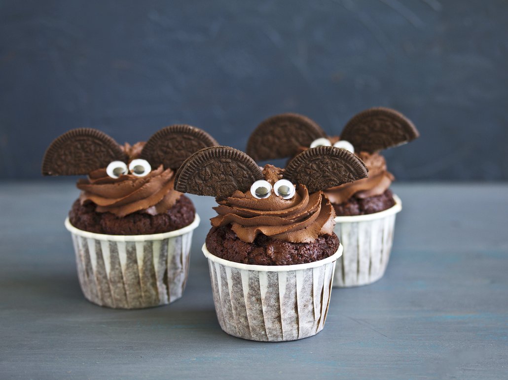 Upečte cupcakes ala netopýr s Oreo sušenkami na party nebo jen tak pro návštěvu