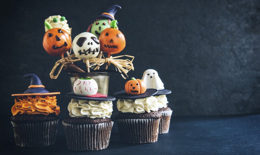 Takzvaná pečená lízátka děti prostě milují a právě halloweenské cakepops jsou poslední dobou velmi oblíbené