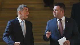 Premiér Andrej Babiš (ANO, vlevo) a vicepremiér Jan Hamáček (ČSSD) společně na ministerstvu zahraničí