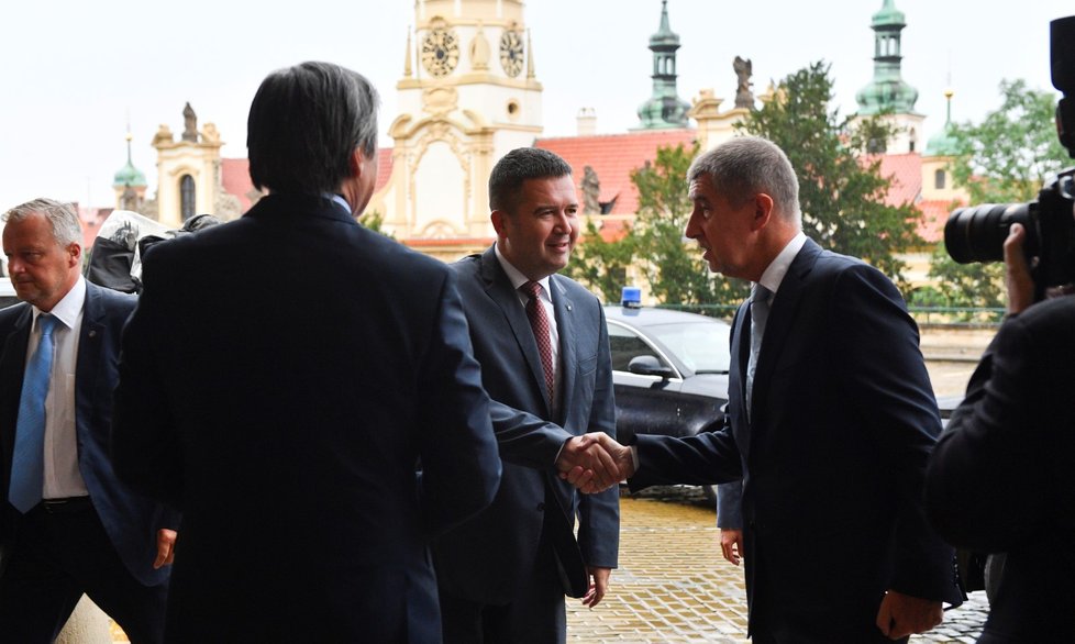 Jan Hamáček převzal ministerstvo zahraničí od Martina Stropnického.