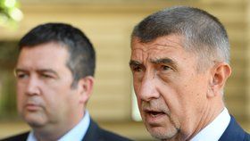 Koalice pokračuje. Zatím. Premiér Andrej Babiš (ANO) slíbil vicepremiérovi Janu Hamáčkovi (ČSSD), že se pokusí přesvědčit prezidenta Miloše Zemana, aby odvolal Antonína Staňka z postu ministra kultury. (28. 6. 2019)