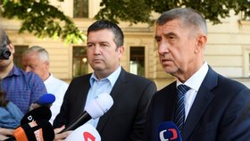 Koalice pokračuje. Zatím. Premiér Andrej Babiš (ANO) slíbil vicepremiérovi Janu Hamáčkovi (ČSSD), že se pokusí přesvědčit prezidenta Miloše Zemana, aby odvolal Antonína Staňka z postu ministra kultury. (28. 6. 2019)