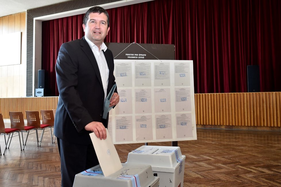 Předseda ČSSD Jan Hamáček odevzdal 24. května 2019 v Mladé Boleslavi svůj hlas ve volbách do Evropského parlamentu.