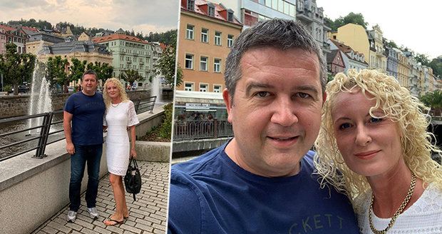 Čerstvý „ženáč“ Hamáček hýčkal svoji blondýnu ve Varech: Líbánky mezi vřídly
