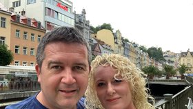 Vicepremiér Hamáček vyrazil s novou ženou Gabrielou Kloudovou na „líbánky“ do Varů