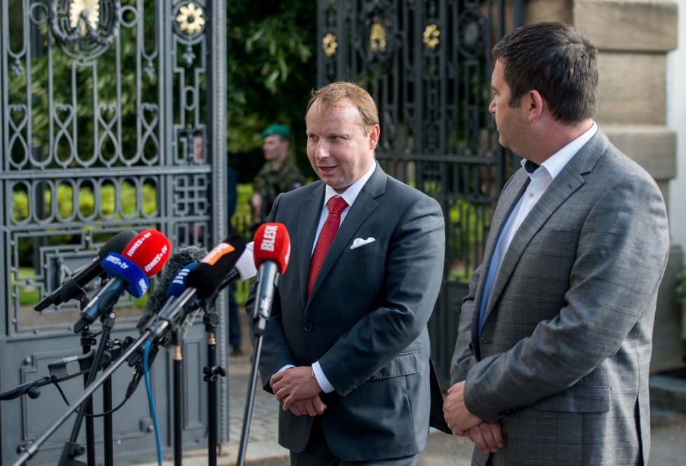 Miroslav Poche a Jan Hamáček (oba ČSSD) jednali v Lánech s prezidentem Zemanem. (22.6.2018)