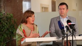 Vicepremiérka a ministryně financí Alena Schillerová (za ANO) hledala s vicepremiérem a ministrem vnitra Janem Hamáčkem cestu, jak zrušit superhrubou mzdu (18. 8. 2020)