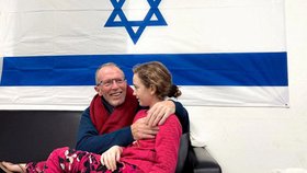John Hand se setkal se svou dcerou Emily, která v zajetí terotistů z Hamásu oslavila své deváté narozeniny.