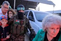 Hamás propustil prvních 25 rukojmích! I babičku (85), s jejíž vnučkou mluvil Lipavský