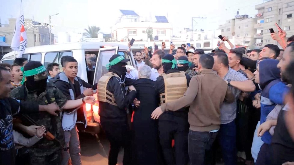 Propouštění rukojmích, které držel Hamás (24.11.2023).