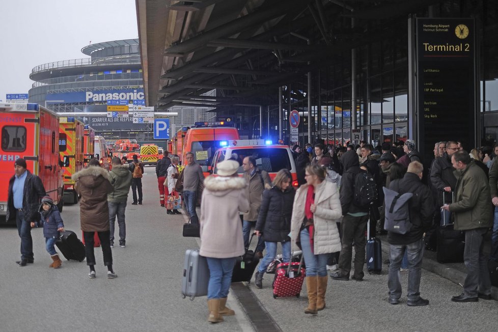 Policie uzavřela letiště v Hamburku. V klimatizaci bylo něco hodně nepříjemného.